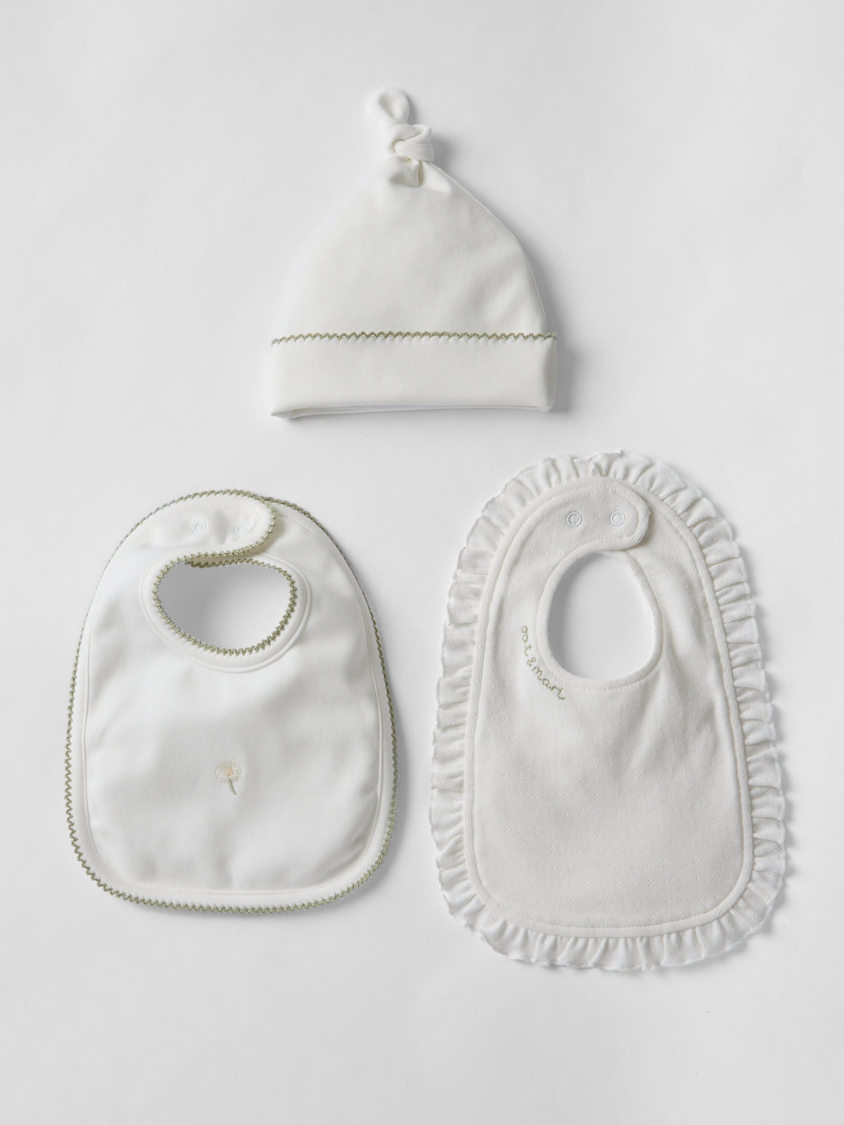Daisy Bib and Hat 3 Piece Set